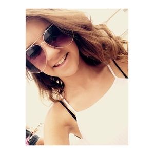 Meet your Posher, Alexis